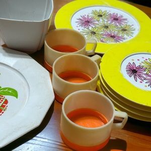 Vintage Melamine Child Toy Dinner Plates, Melmac Cups Harvest Gold 70’s Retro